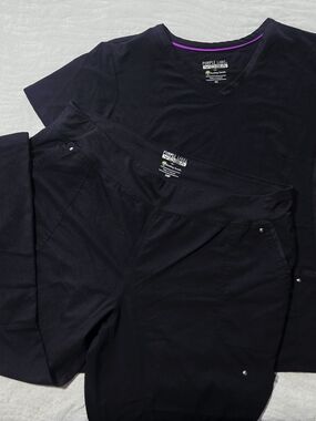 Healing Hands Black V-Neck Scrub Top Purple Label